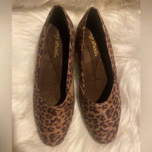 Easy Street women’s leopard flat pump NWT